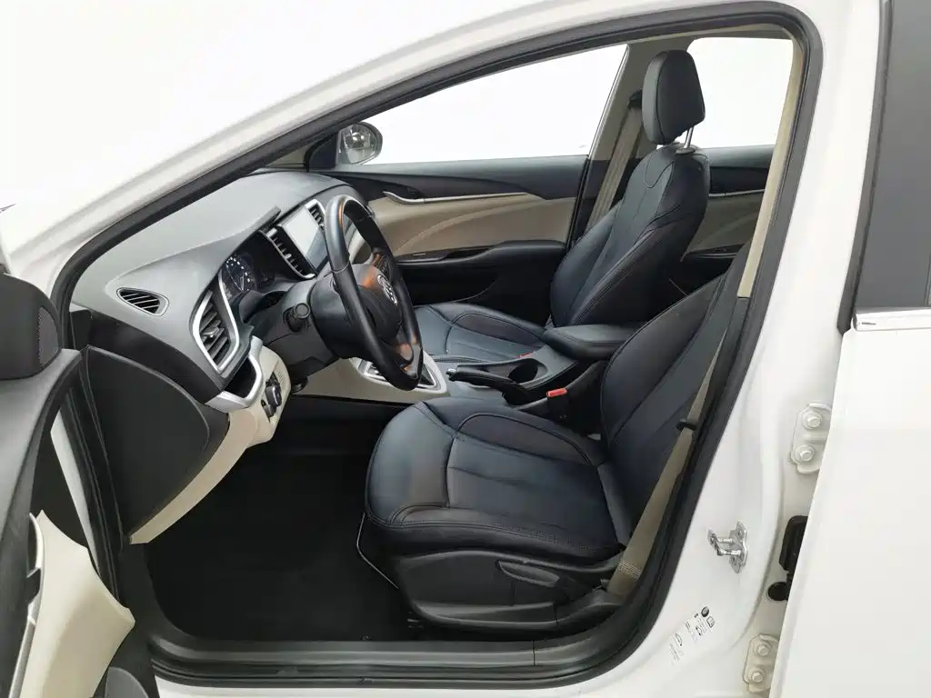 Buick Excelle 2017 — фото 10