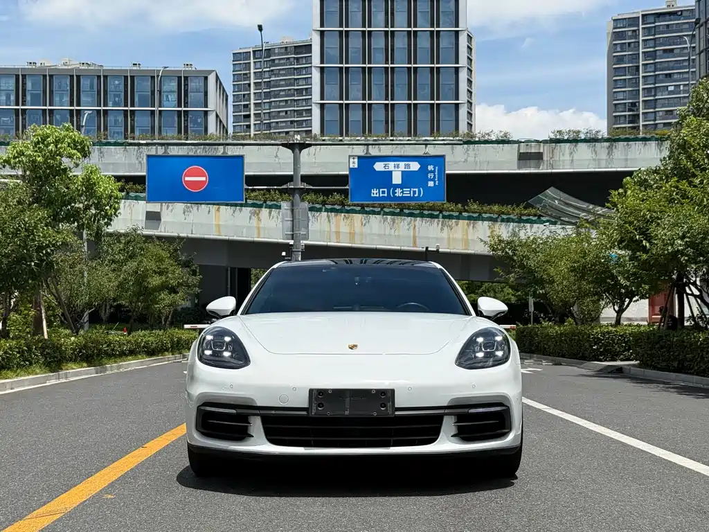 Porsche Panamera 2019 — фото 2