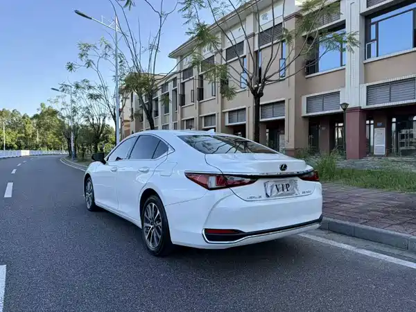 Lexus ES 2024