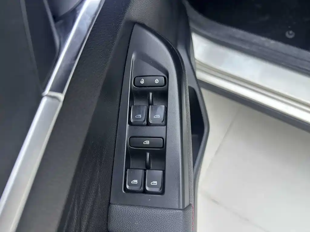 Geely Vision X3 2022 — фото 20