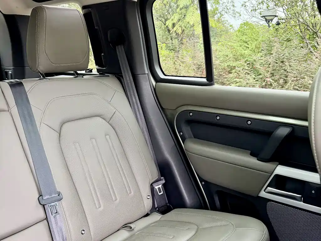 Land Rover Defender 2020 — фото 16