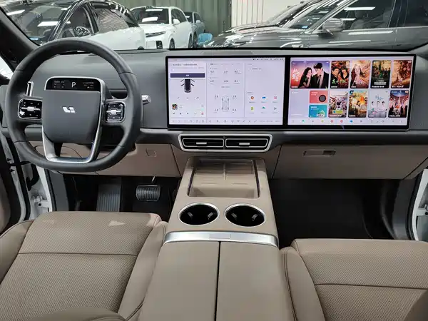Li Auto L8 2025