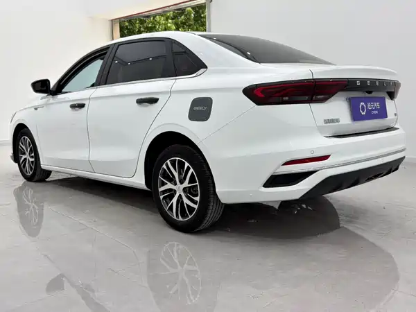 Geely Emgrand 2023