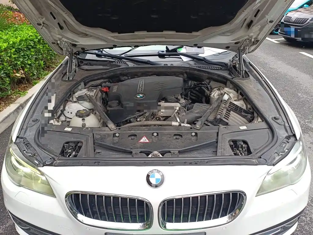 BMW 5 Series 2016 — фото 11