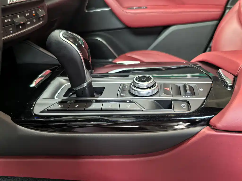 Maserati Levante 2019 — фото 21
