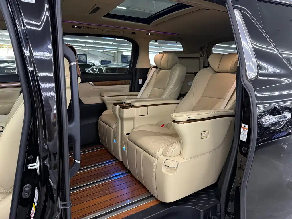 Toyota Alphard 2017 — фото 7