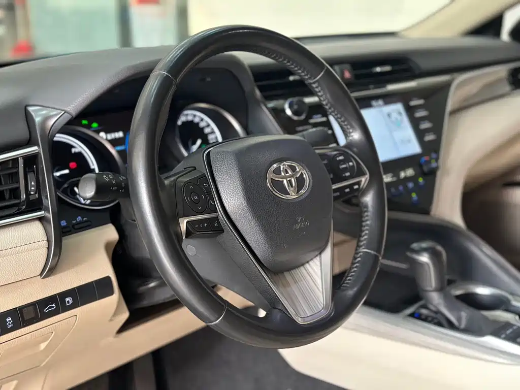 Toyota Camry 2018 — фото 9