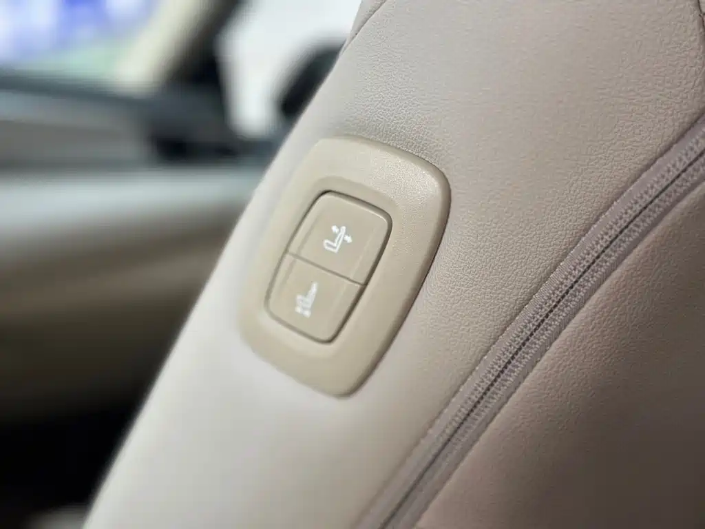 Toyota Camry 2018 — фото 14