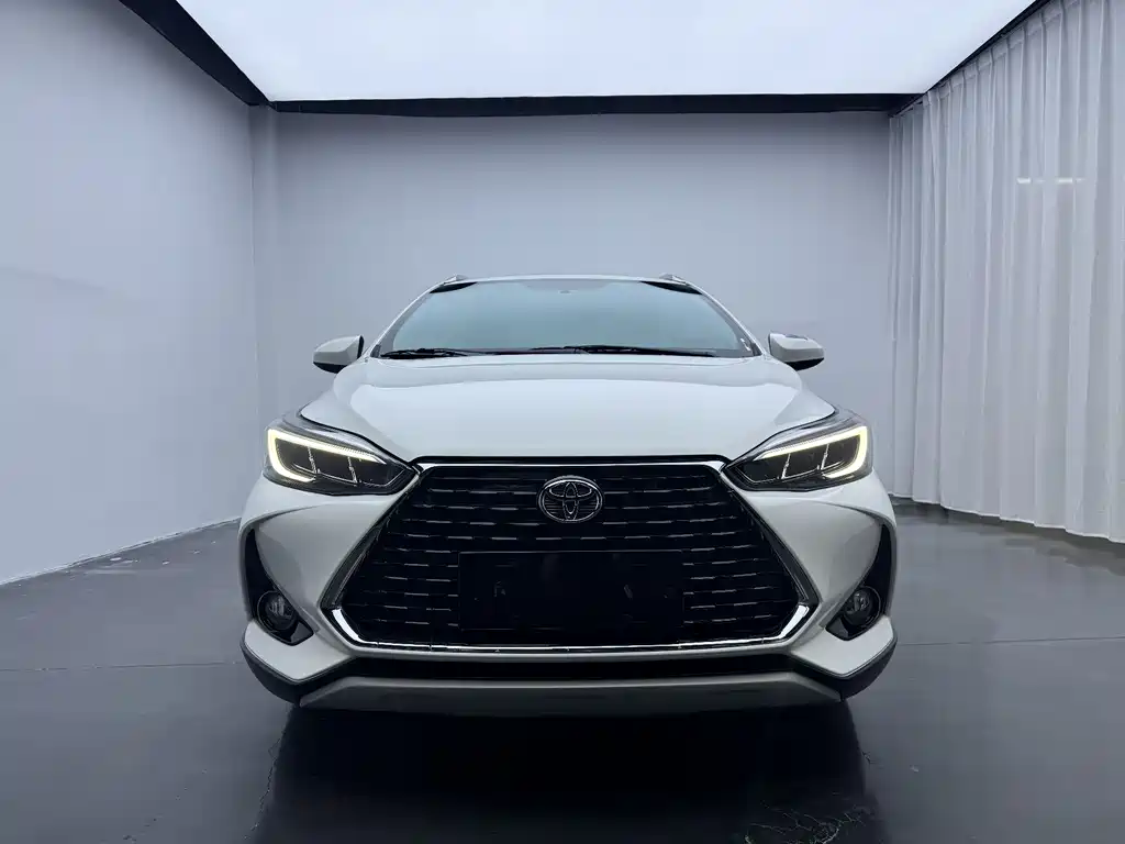 Toyota Yaris L 2023 — фото 8