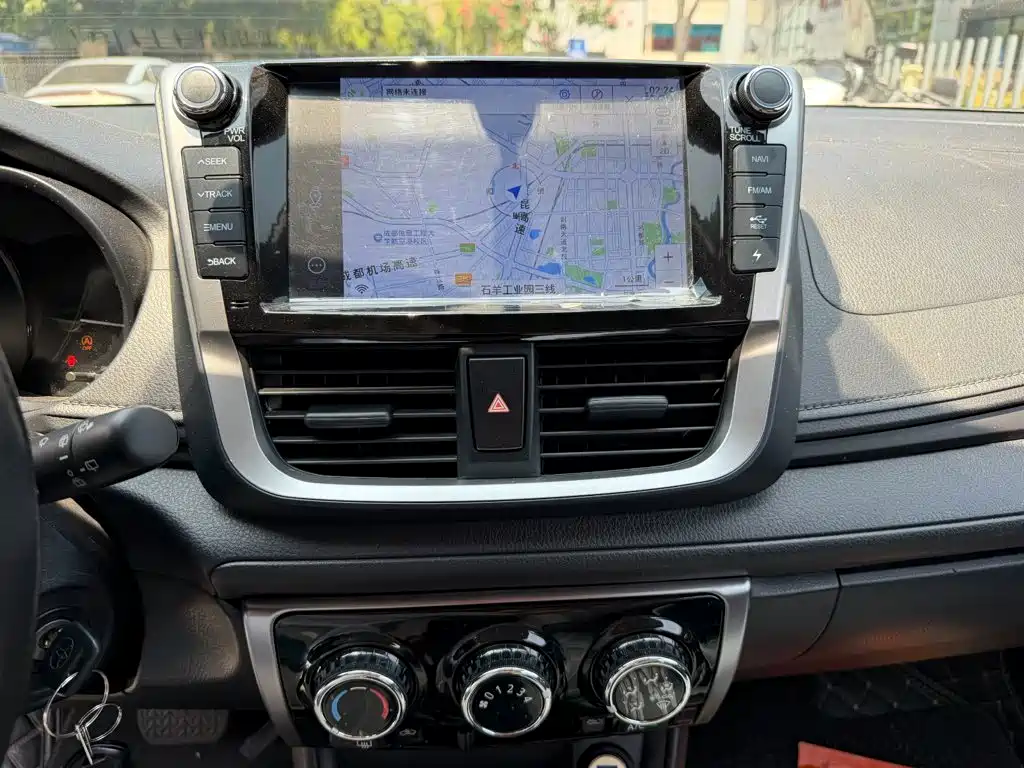 Toyota Yaris L 2021 — фото 10