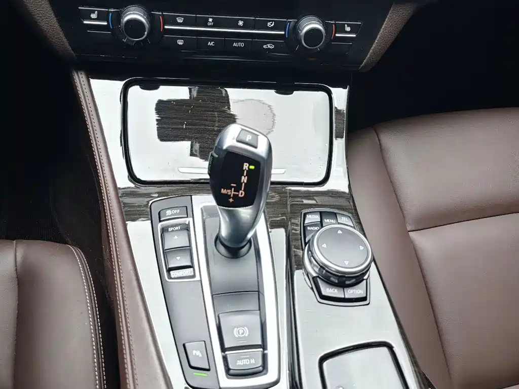 BMW 5 Series 2016 — фото 14