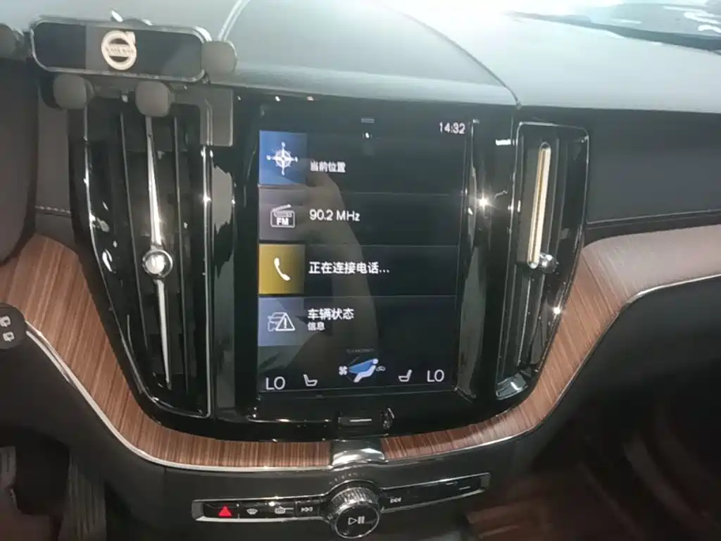 Volvo XC60 2021 — фото 13