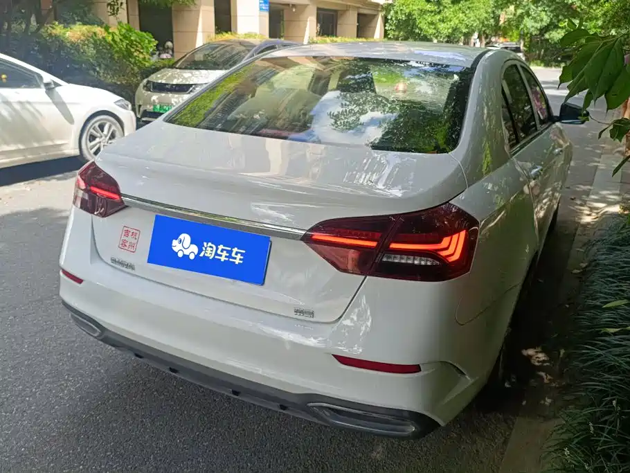 Geely Emgrand 2021