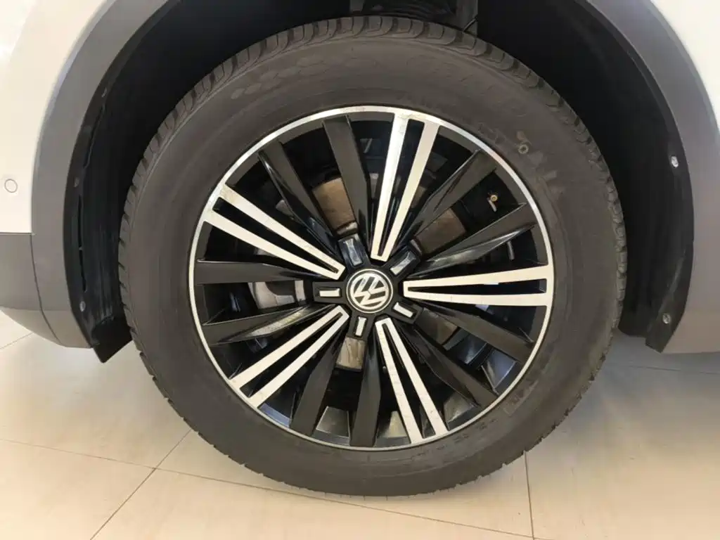 Volkswagen Tiguan L 2017 — фото 23