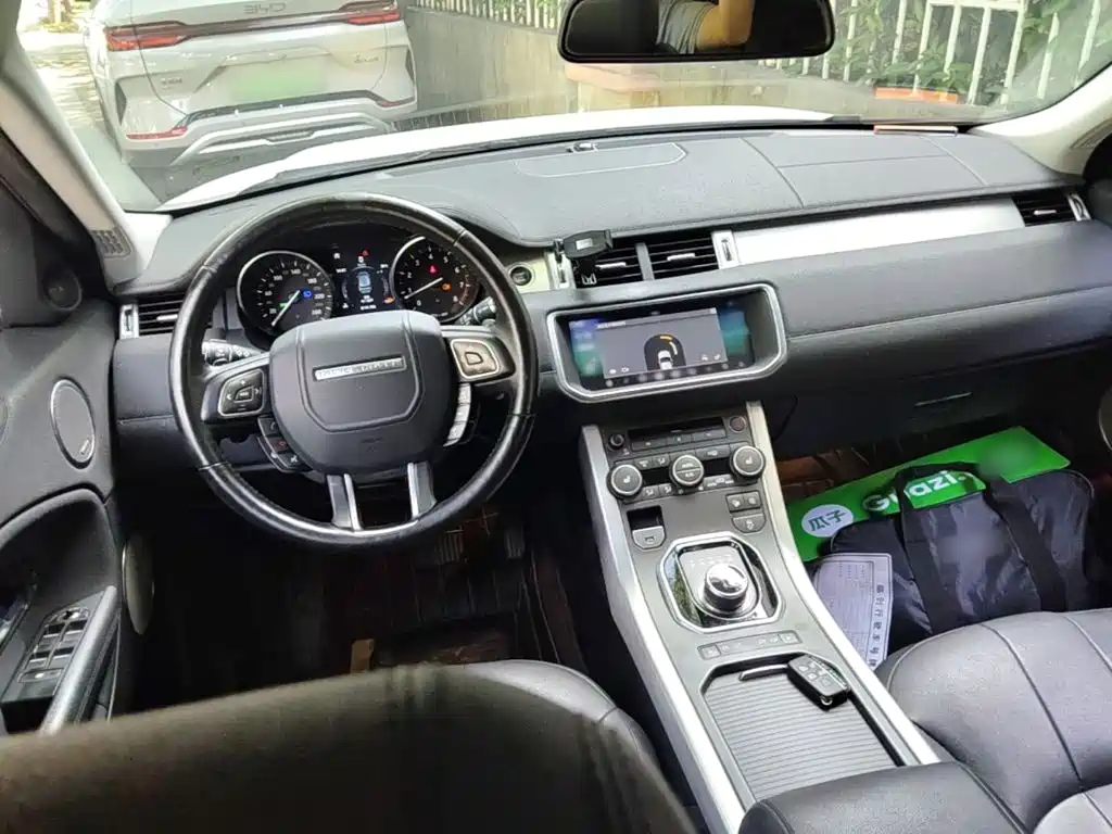 Land Rover Range Rover Evoque 2019 — фото 10