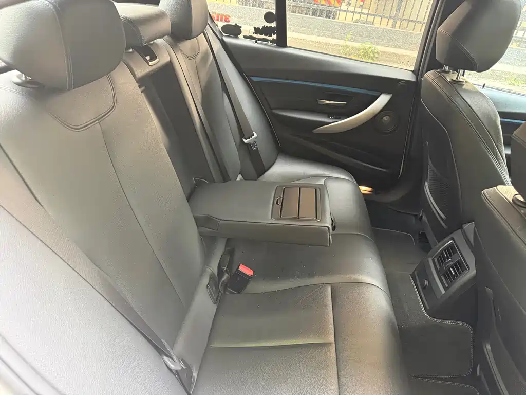 BMW 3 Series 2019 — фото 10