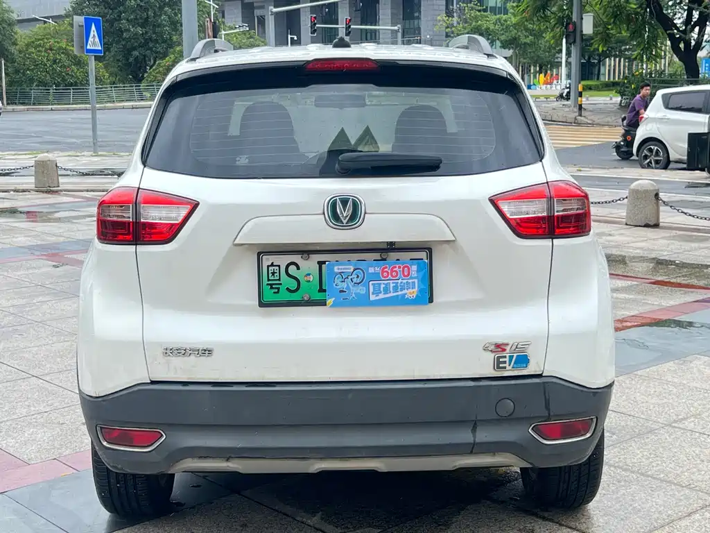 Changan CS15EV 2018 — фото 5