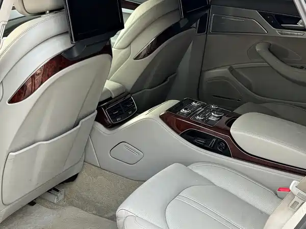 Audi A8 2011