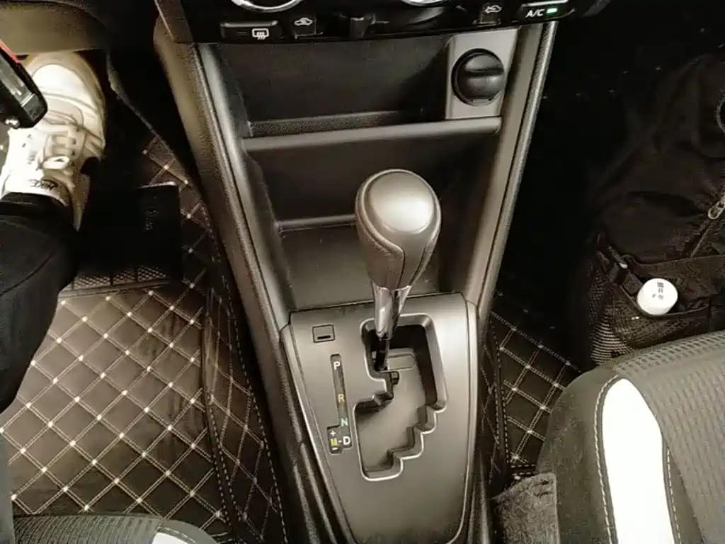 Toyota Yaris L 2020 — фото 14