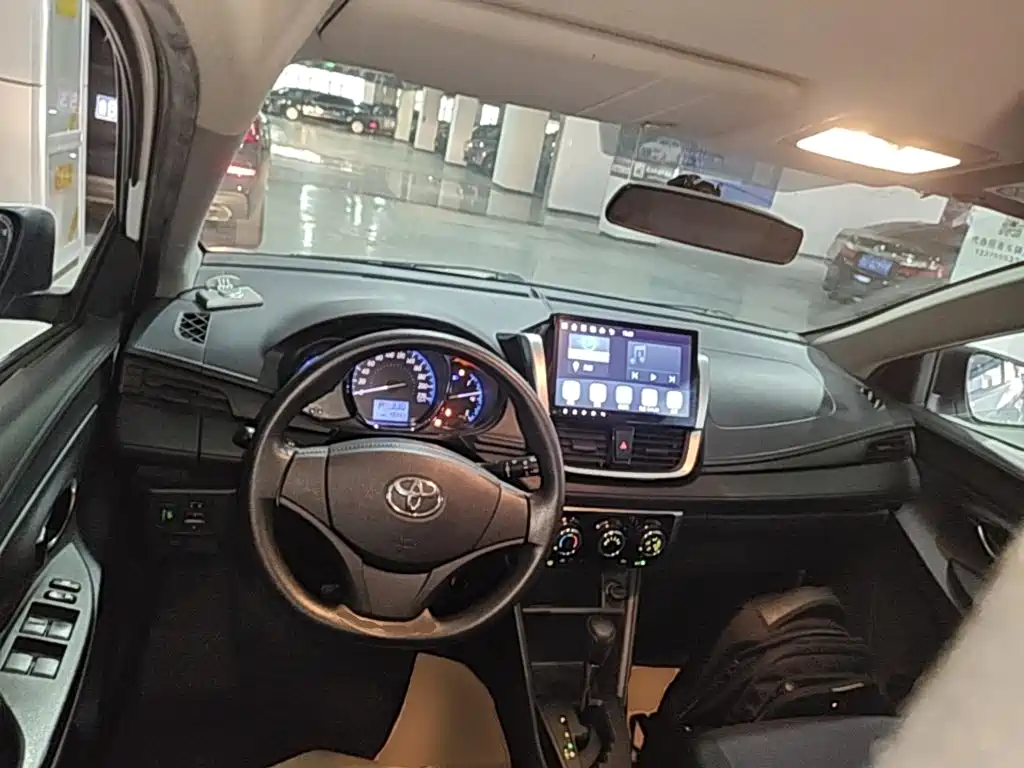 Toyota Yaris L 2016 — фото 10