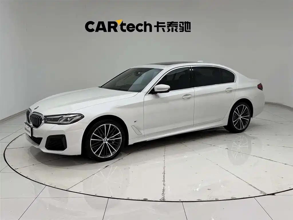BMW 5 Series 2022 — фото 1