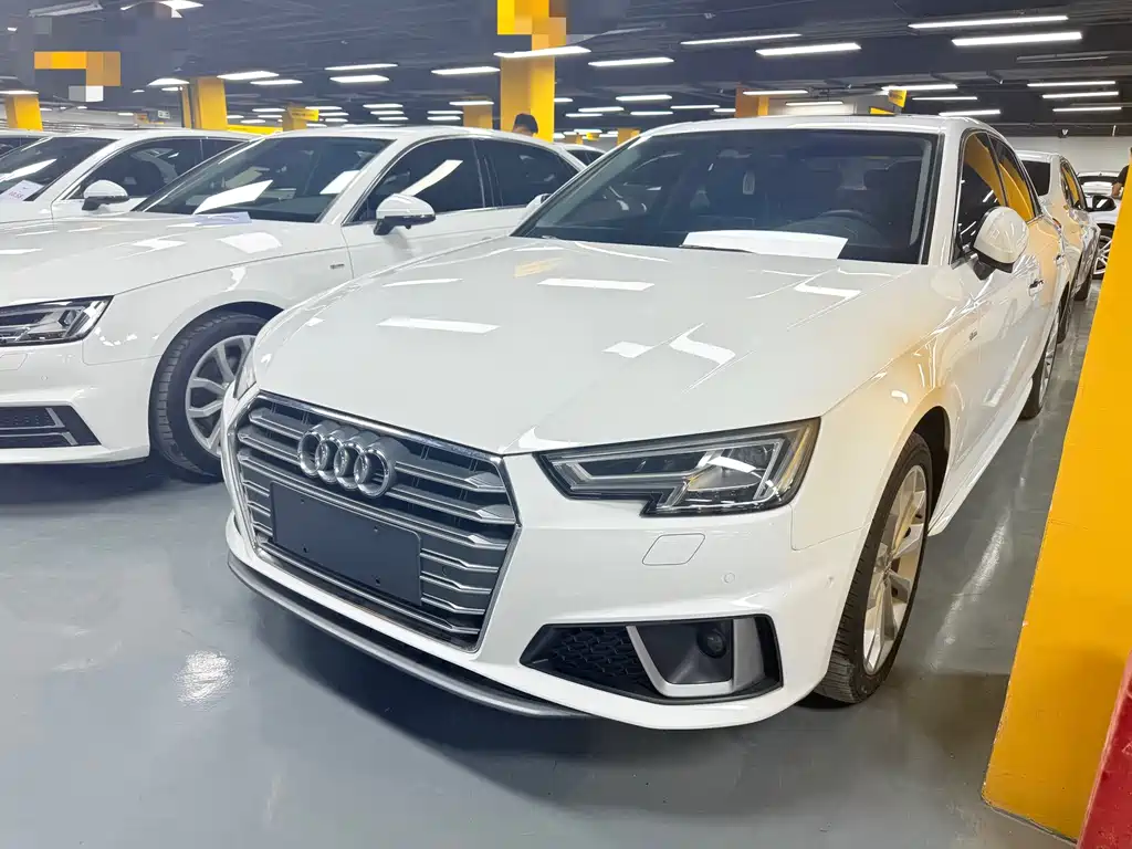 Audi A4L 2019 — фото 1