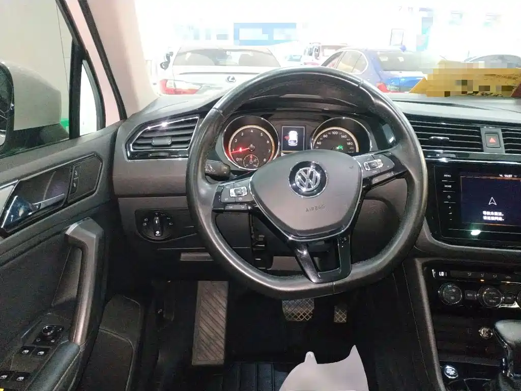 Volkswagen Tiguan L 2020 — фото 11