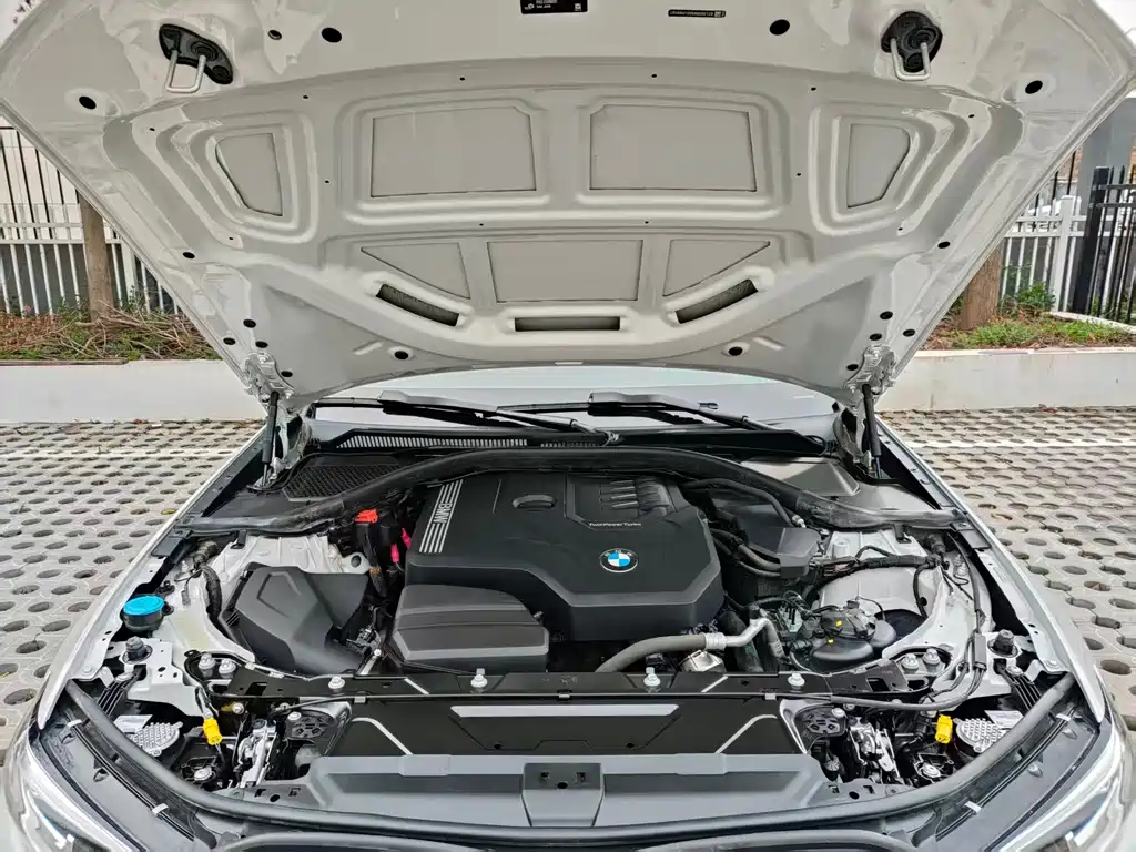 BMW 3 Series 2021 — фото 19