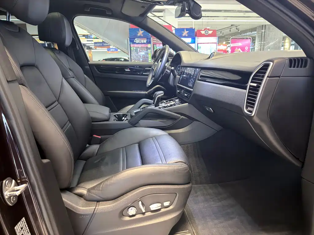 Porsche Cayenne 2019 — фото 18