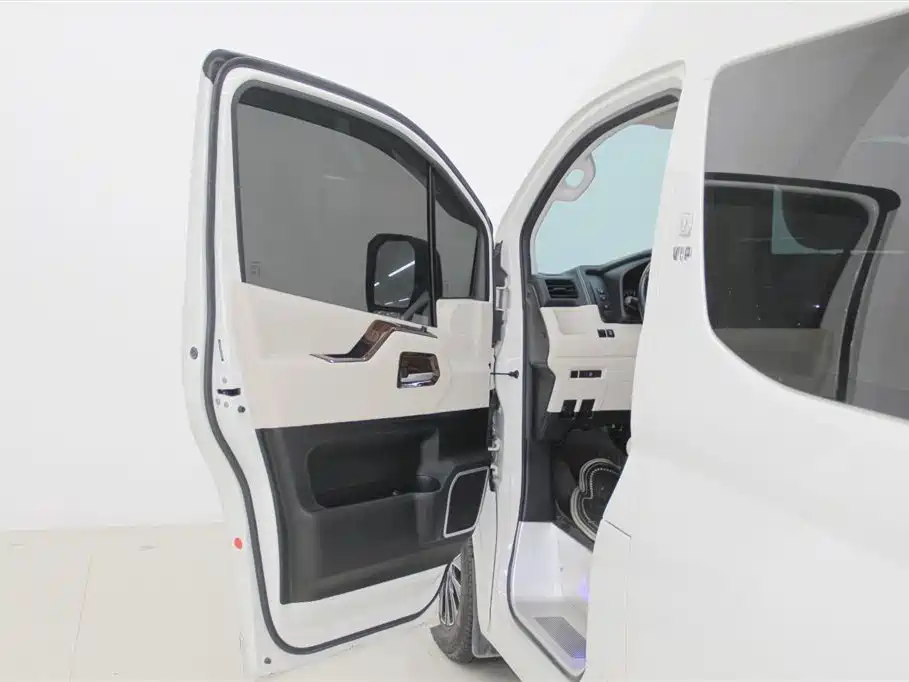 Toyota Hiace 2021 — фото 5