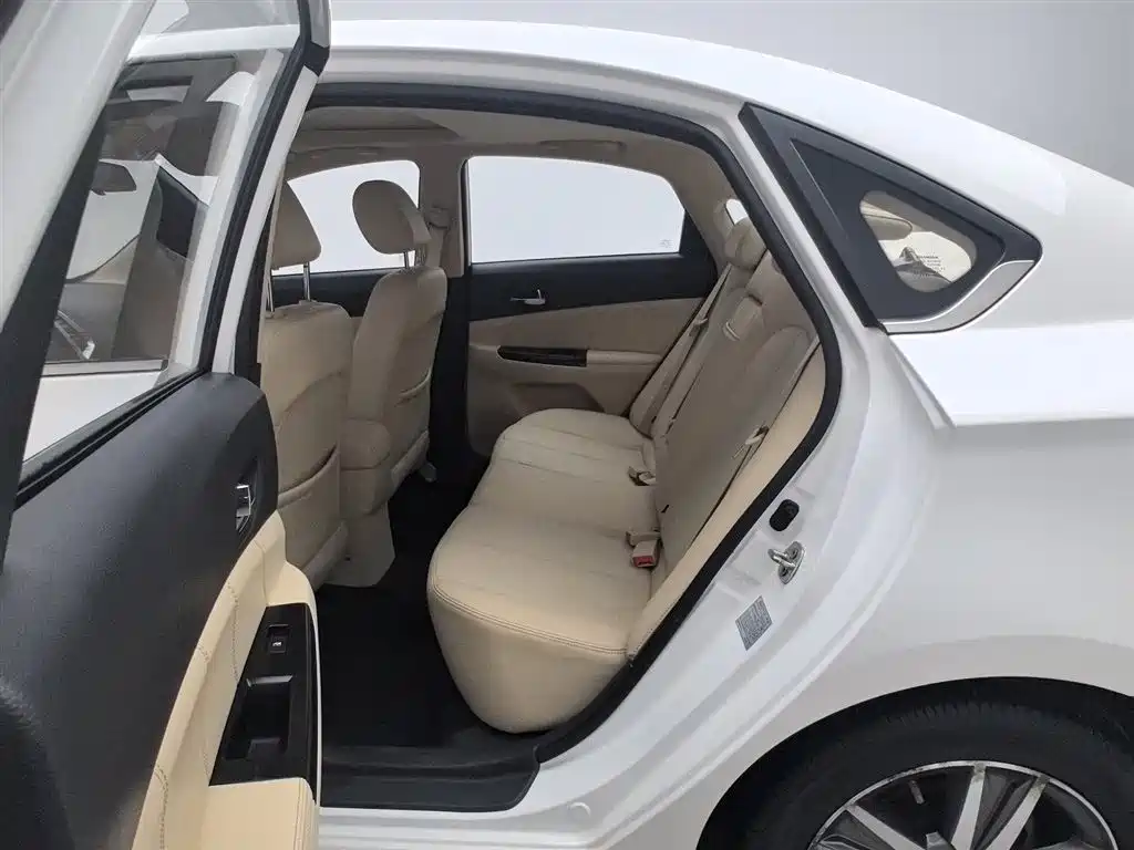 Changan Eado 2015 — фото 15