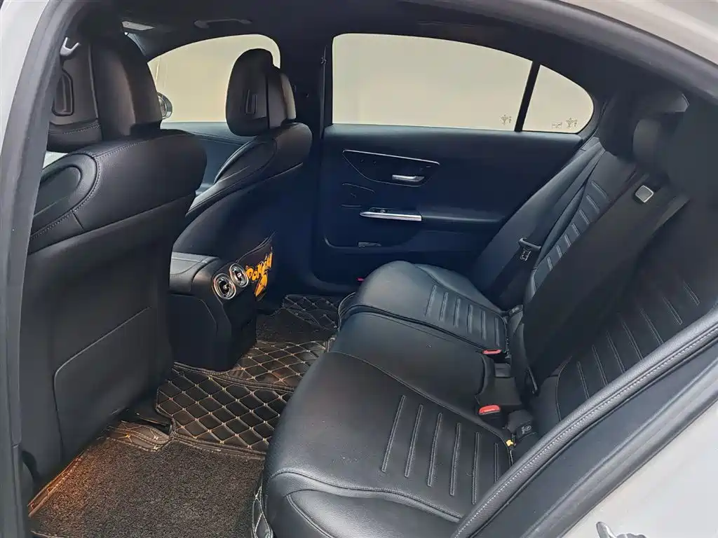 Mercedes-Benz C-Class 2025 — фото 19