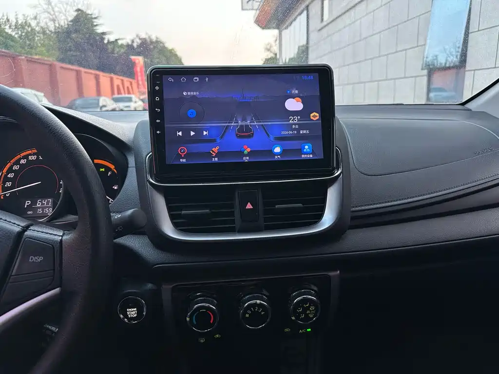 Toyota Yaris L 2022 — фото 10