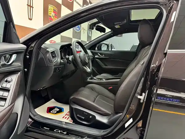 Mazda CX-4 2023