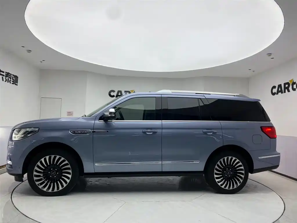 Lincoln Navigator 2020 — фото 8
