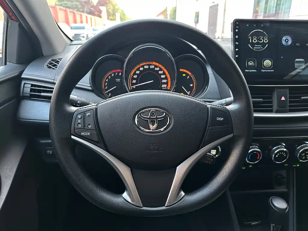Toyota Yaris L 2022 — фото 9