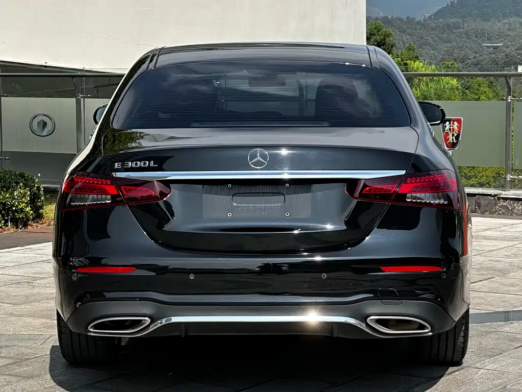 Mercedes-Benz E-Class 2022 — фото 11