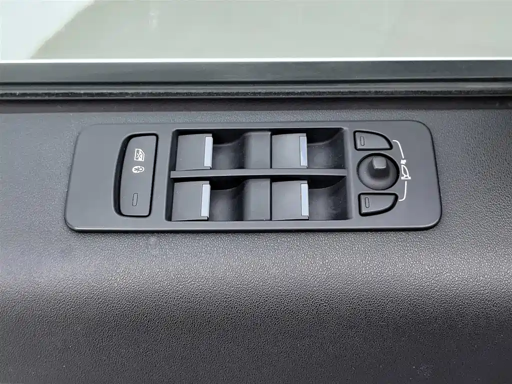 Land Rover Discovery Sport 2022 — фото 9