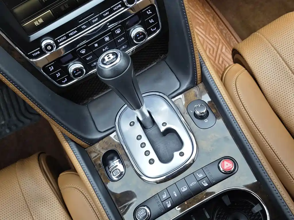Bentley Flying Spur 2015 — фото 26