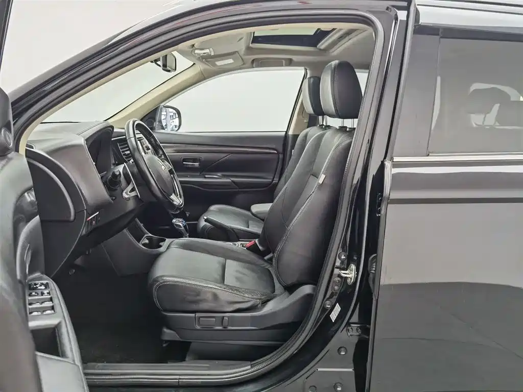 Mitsubishi Outlander 2015 — фото 10