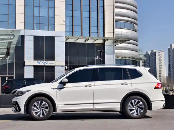 Volkswagen Tiguan L Plug-In Hybrid 2022