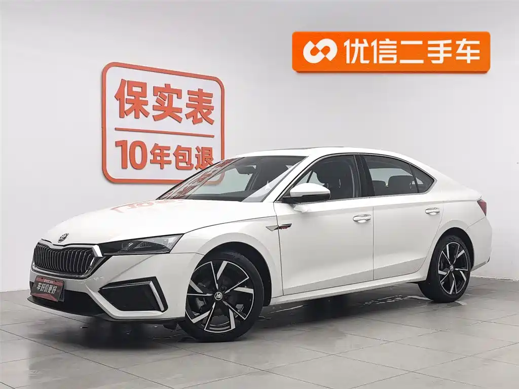 Skoda Octavia 2021 — фото 1