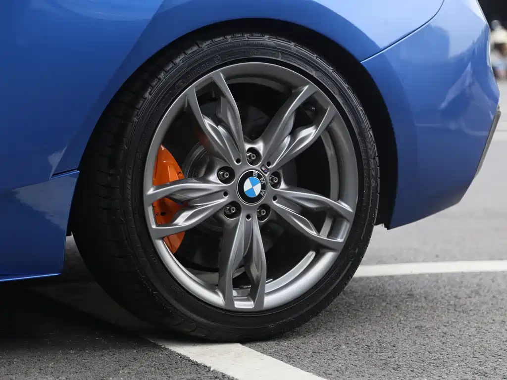 BMW 1 Series 2017 — фото 16