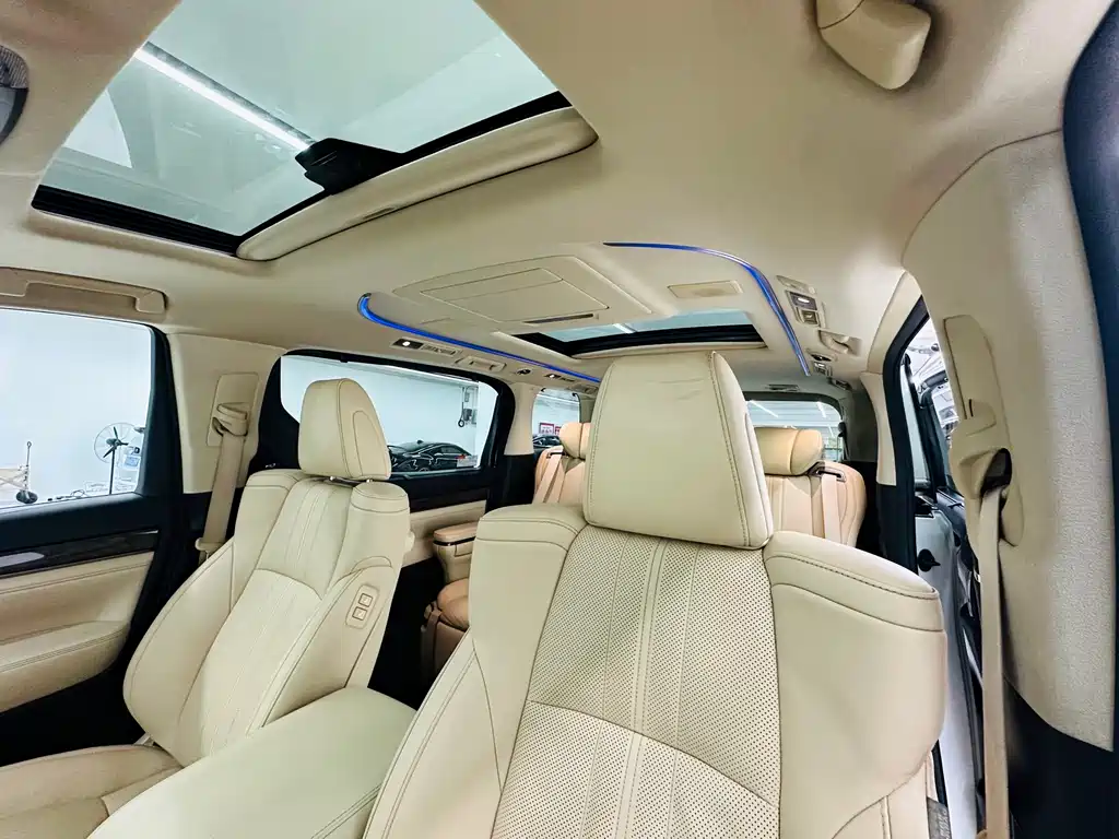 Toyota Alphard 2018 — фото 16
