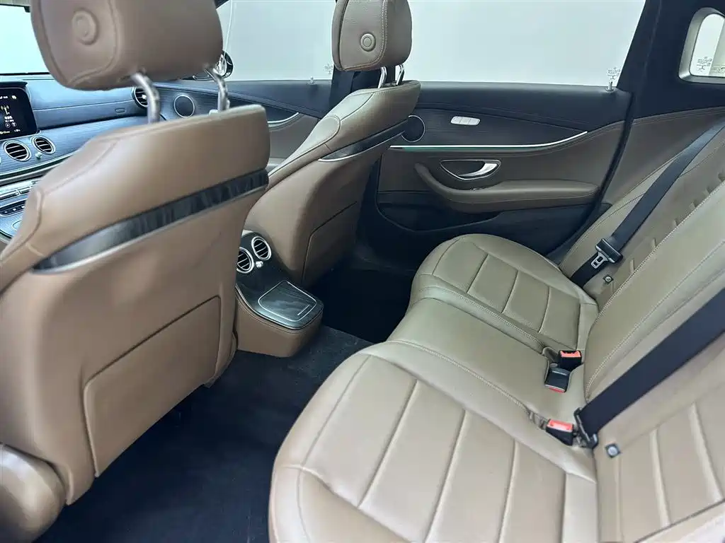 Mercedes-Benz E-Class 2022 — фото 15