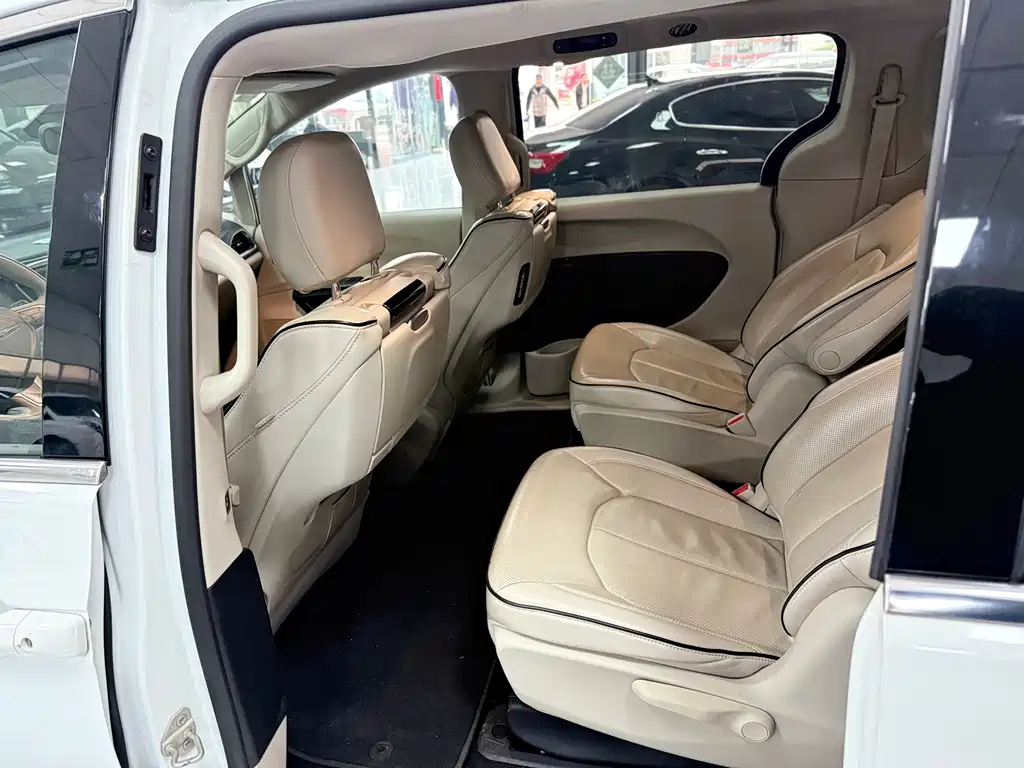 Chrysler Grand Voyager PHEV 2020 — фото 12