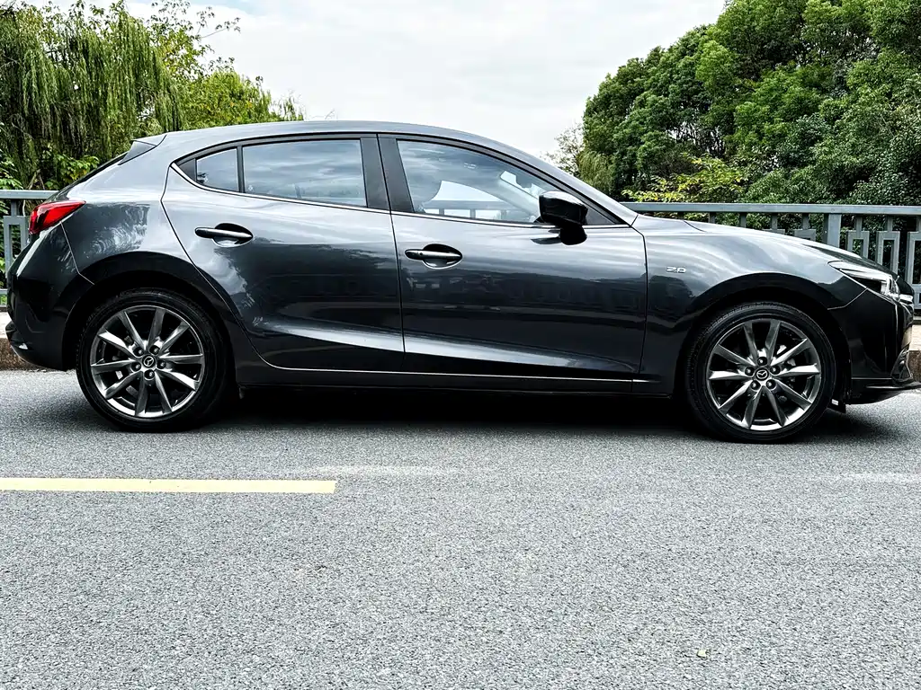 Mazda 3 Axela 2018 — фото 5