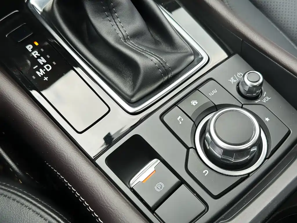 Mazda 3 Axela 2018 — фото 11