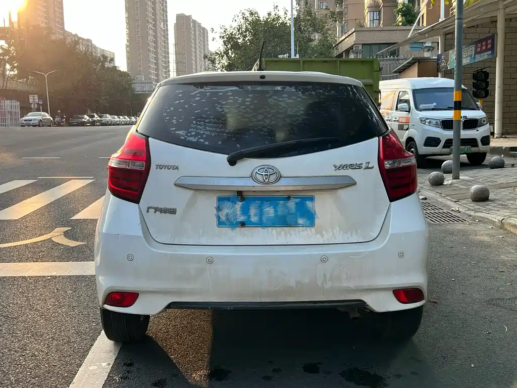 Toyota Yaris L 2020 — фото 8