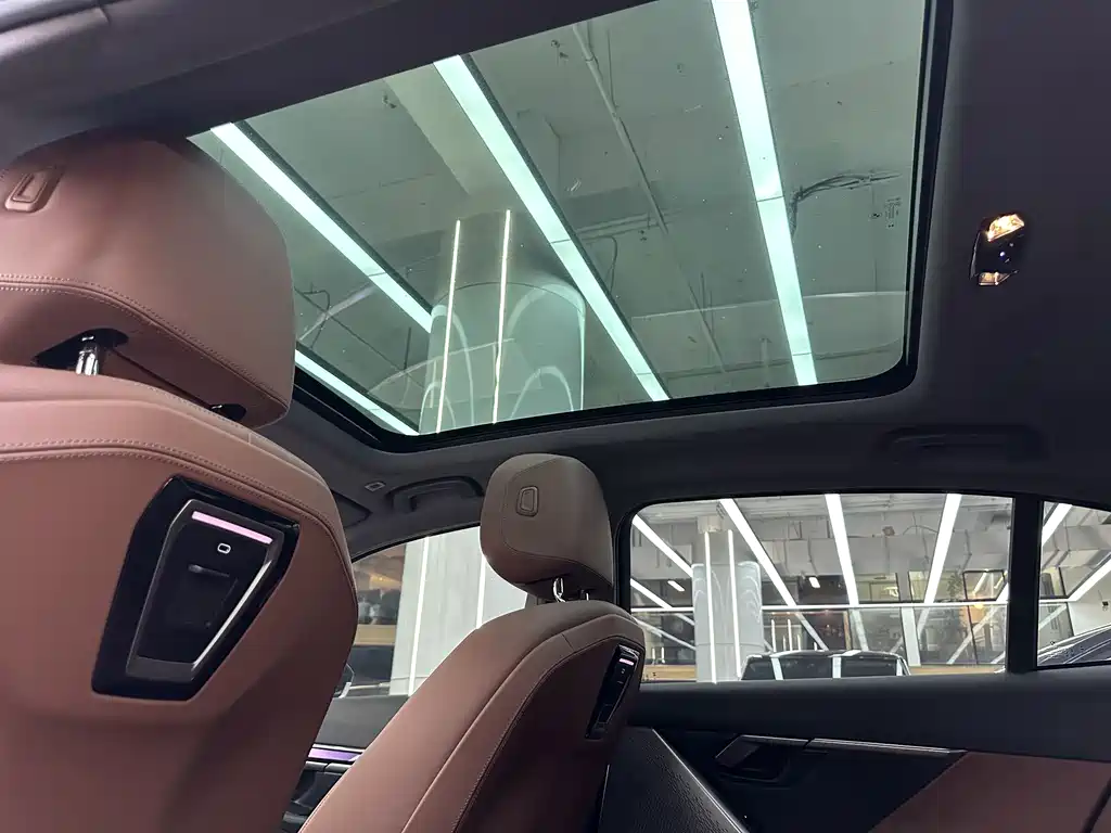 BMW 5 Series 2025 — фото 15